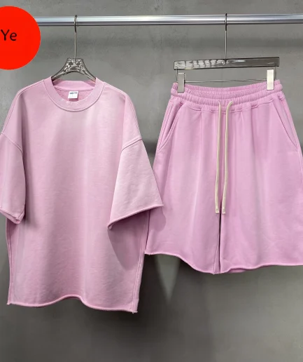 A shirt and shorts suit(You can buy them separately. Please buy both shirts and shorts for the suit)