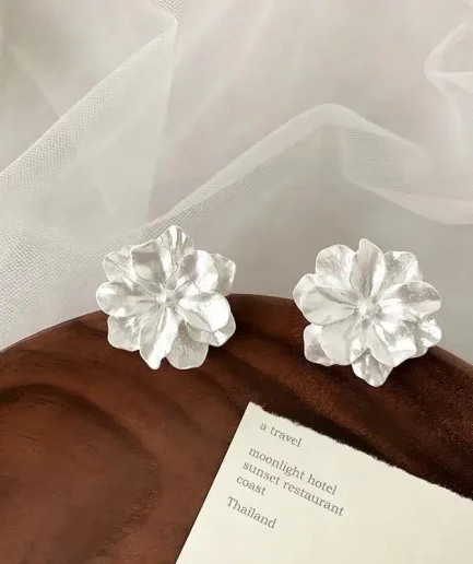 White Color Flower Dangle Earrings for Women Heart Flower Round Leaf Triangle Pearl Bowknot Round Earring Jewelry Brincos